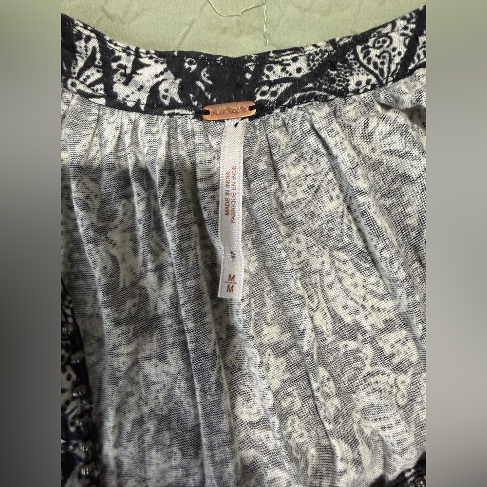 Free People Good Morning Cold Shoulder Abstract Print Top Blouse Size M - Picture 3 of 8